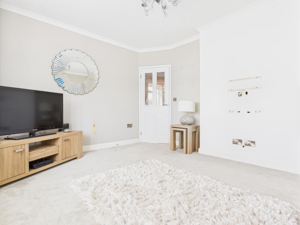 CAM03729G0-PR0101-STILL022