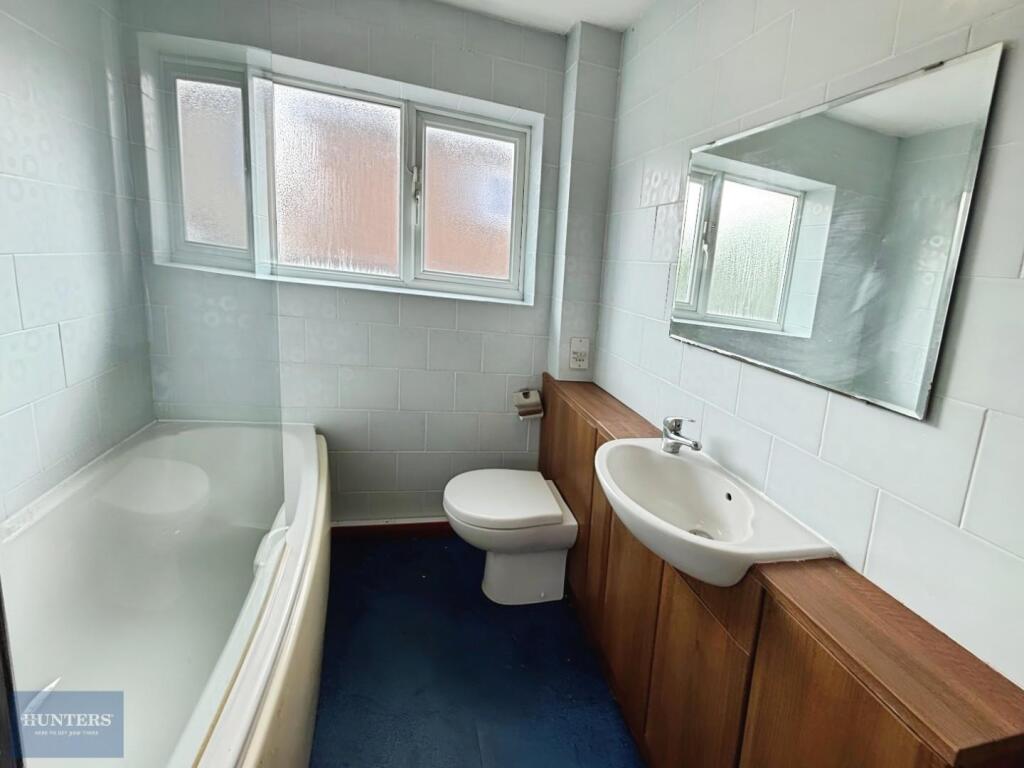 82ede140-Bathroom.jpg