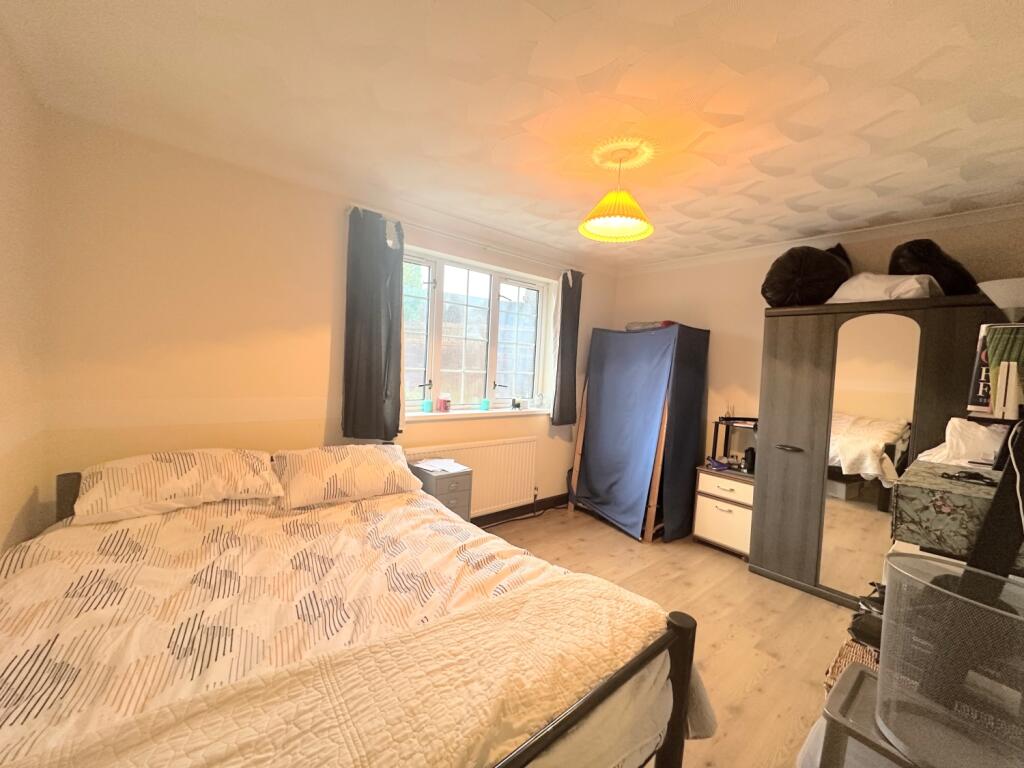 9654F724-260B-4B15-9ACB-1CC0C81B4C59