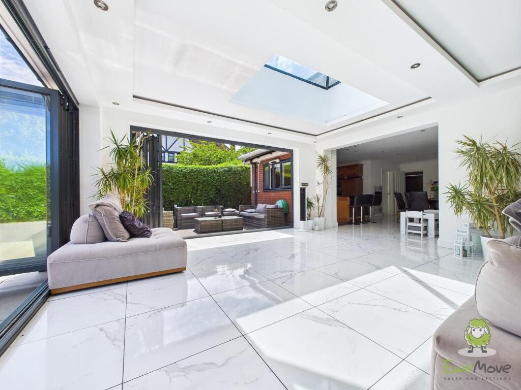 CAM01543G0-PR0141-STILL084