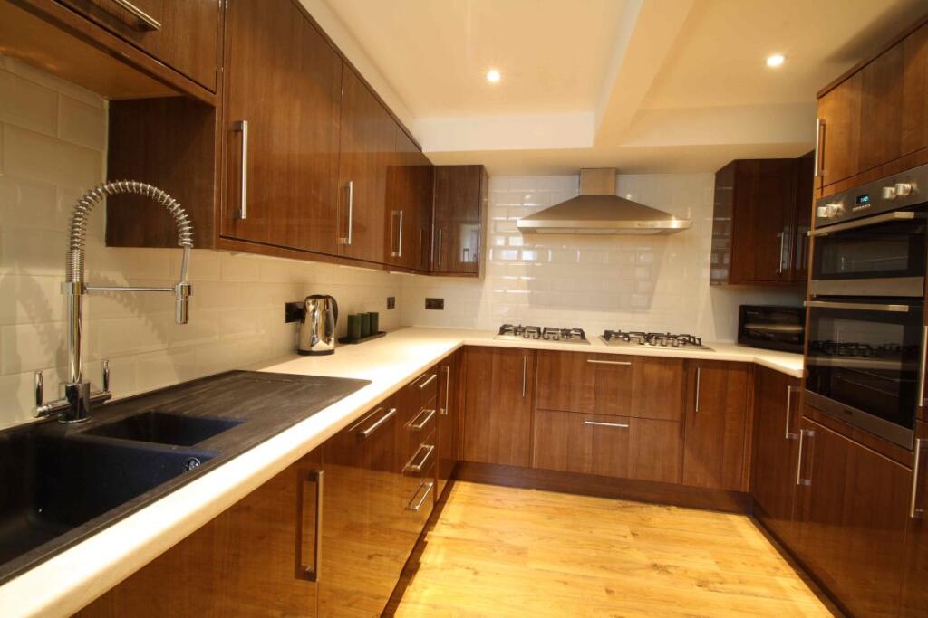 91LB kitchen 1