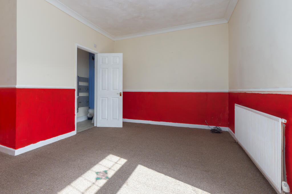 296 WOODHOUSE LANE-10