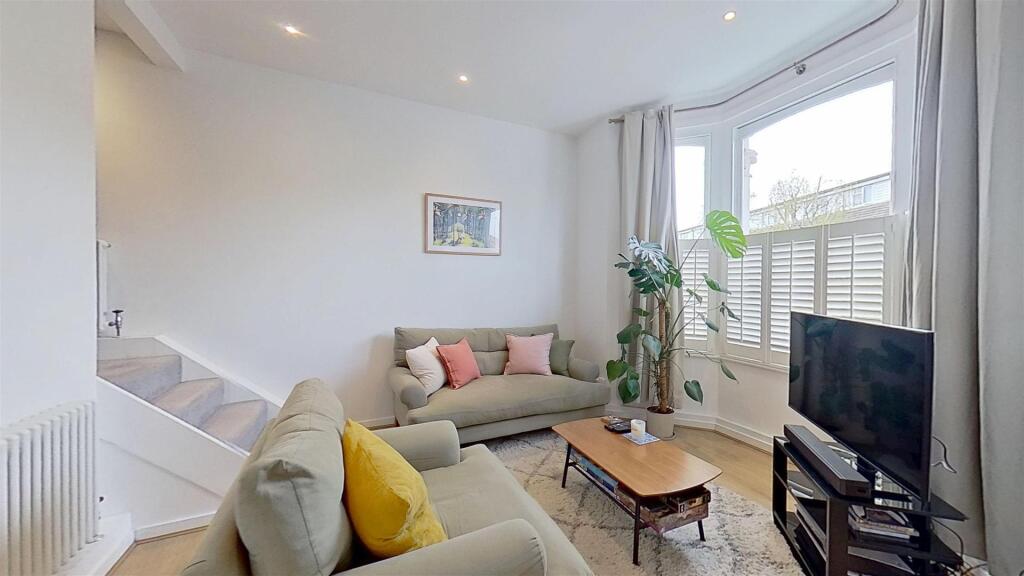 Earlsfield-Road-Earlsfield-SW18-04082025_183550.jp