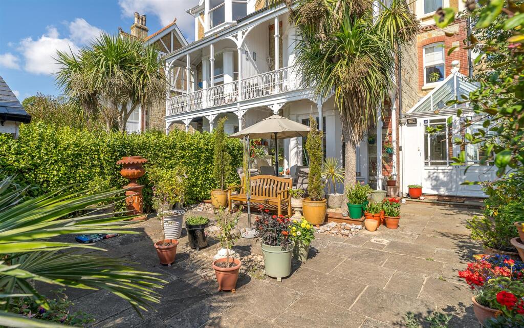 Front   Paved Garden