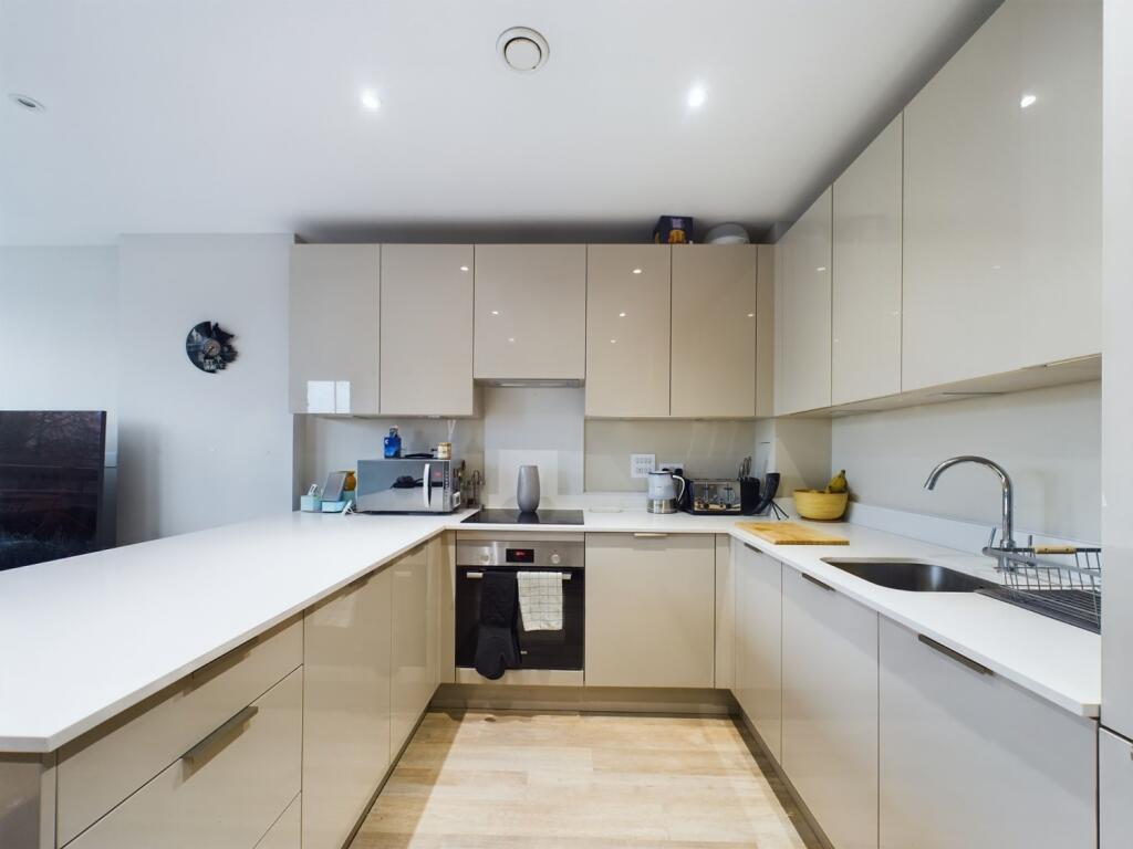 CAM03750G0-PR0036-STILL005 - Copy