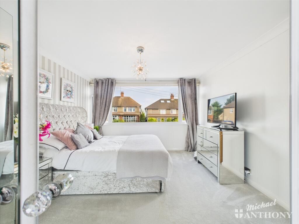 CAM02773G0-PR0290-STILL004