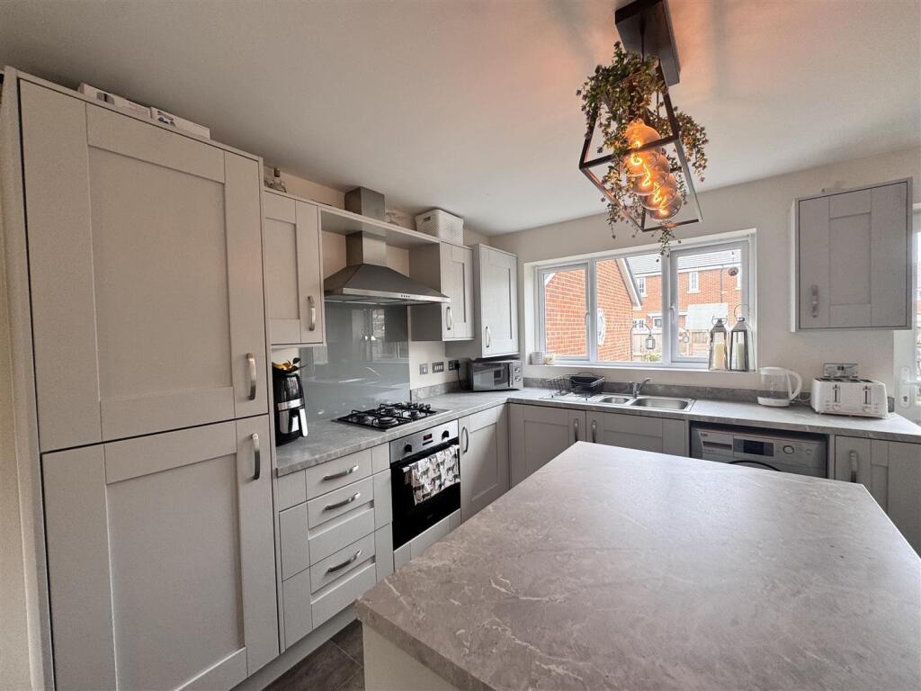 Open plan kitchen &amp; dining