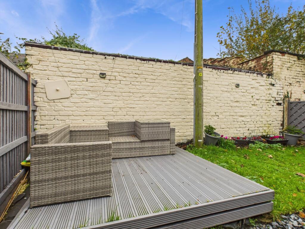 CAM03729G0-PR0168-STILL025