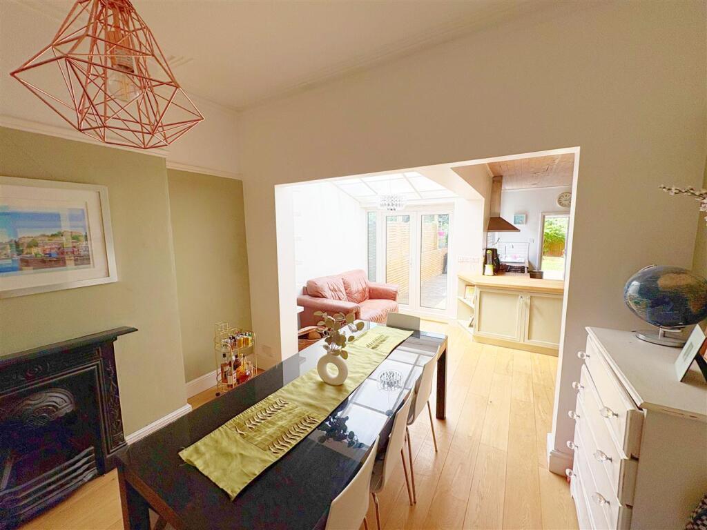 Dining area through to kitchen (1).jpg