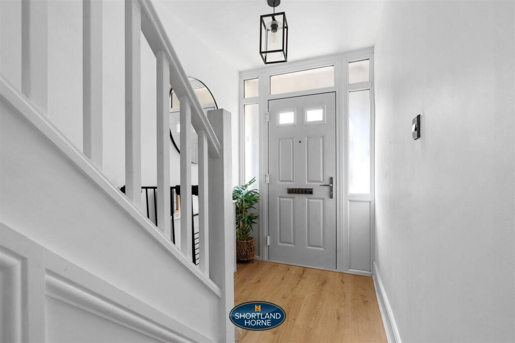 138 Lincroft Crescent (1 of 26).jpg