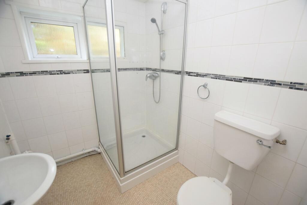 Flat 4 Bathroom