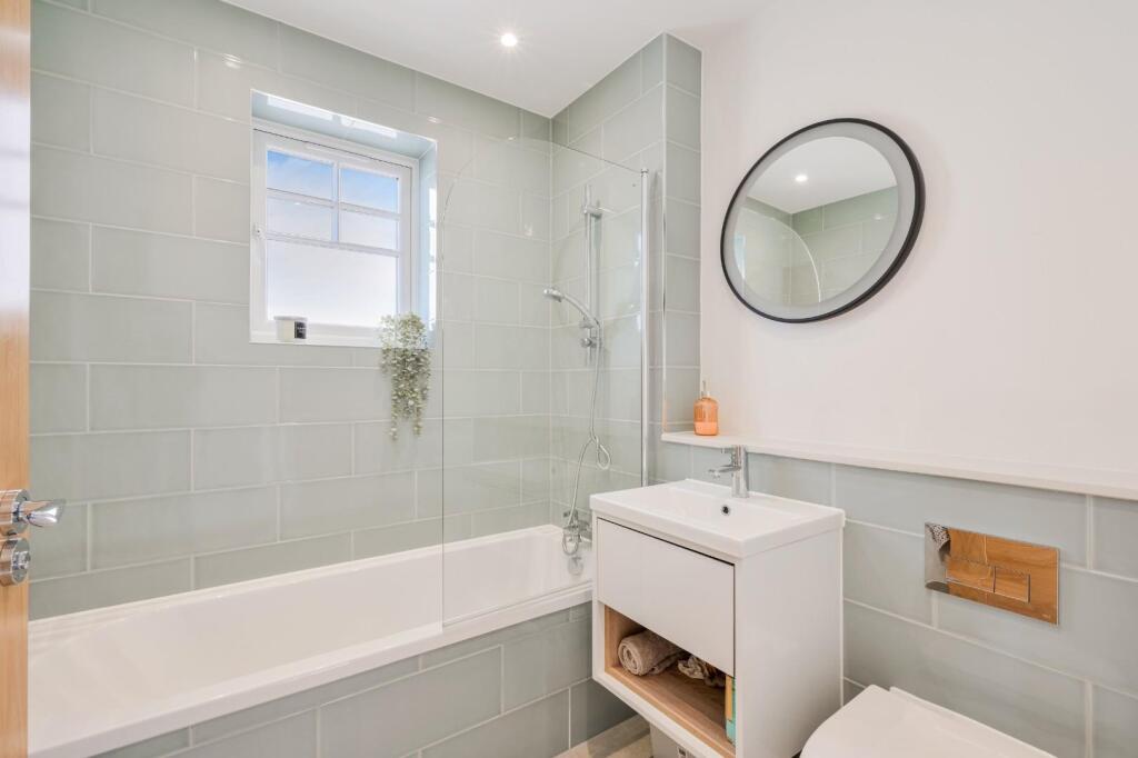 ST GILES CLOSE (19).jpg