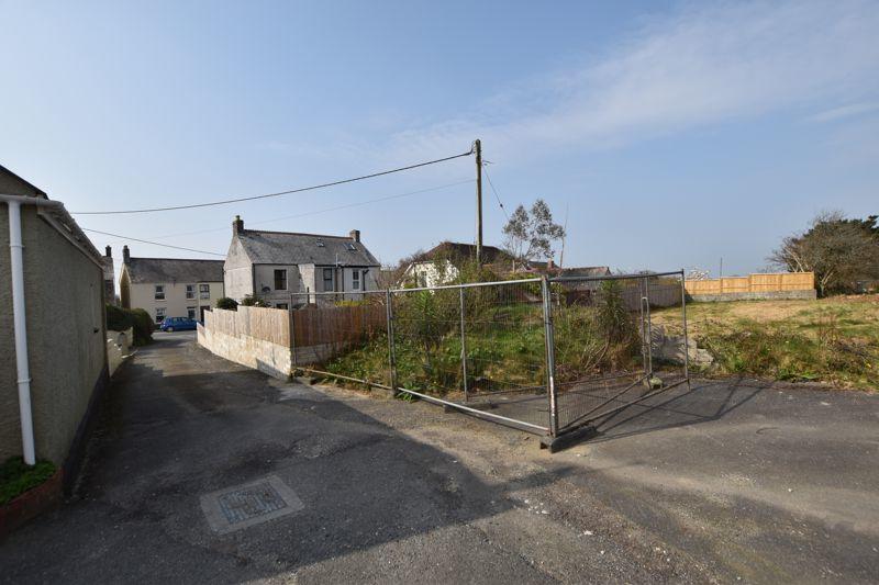 Site entrance ...