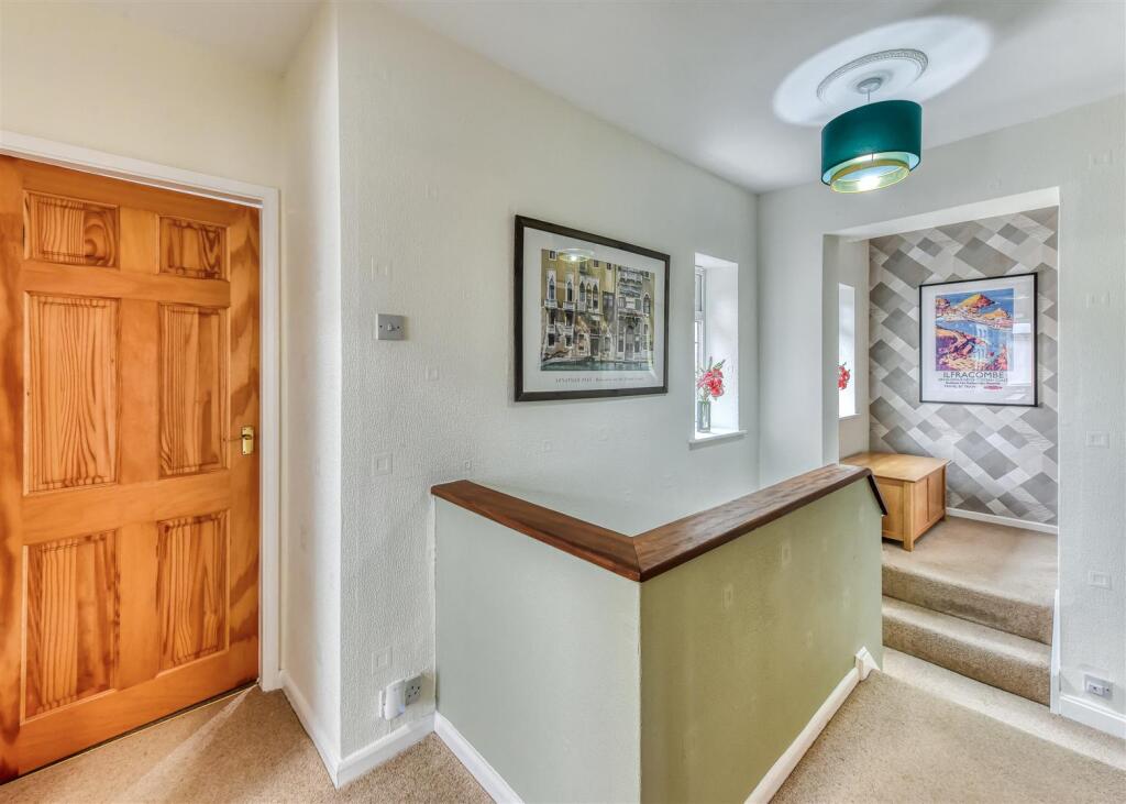 32 Highlands Road-landing.jpg