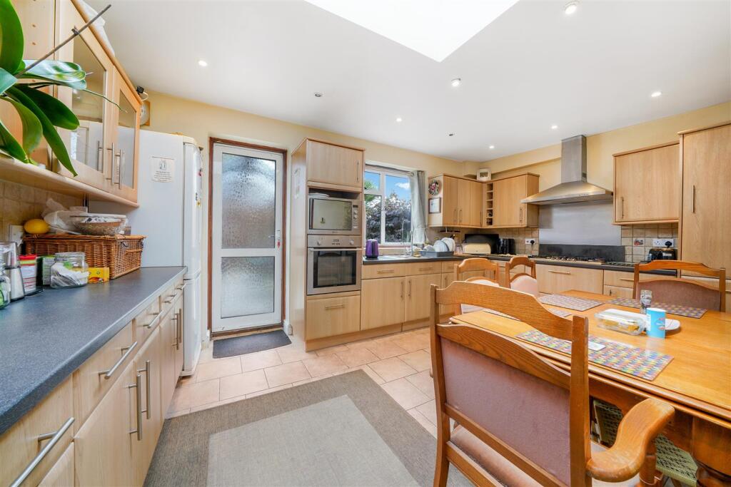 5 Conisborough Crescent - 70FeXsFN0Qn4wJlsWB2W.jpg