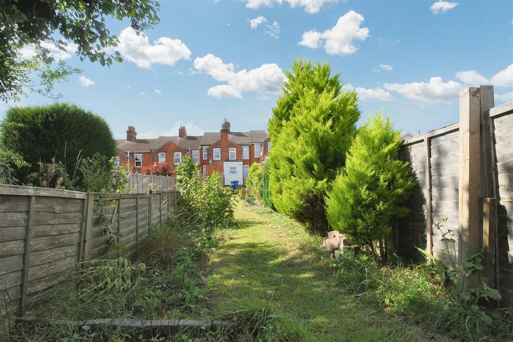 Garden 1.JPG