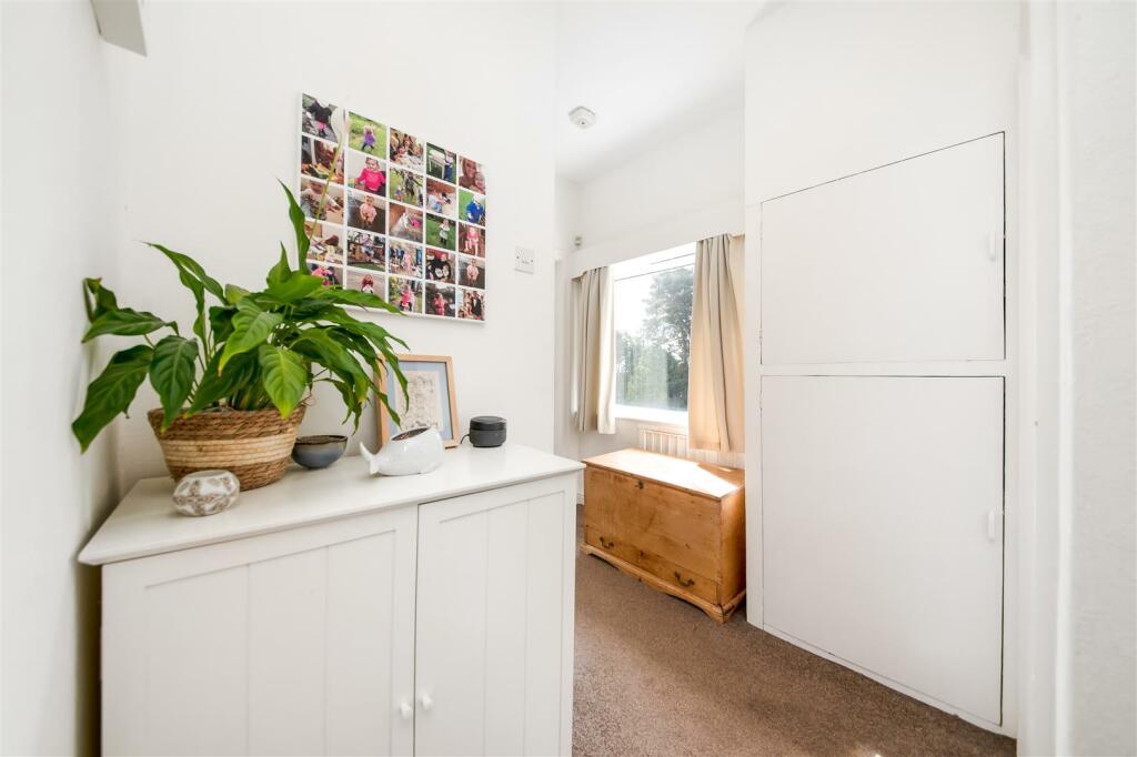 FIRST FLOOR LANDING