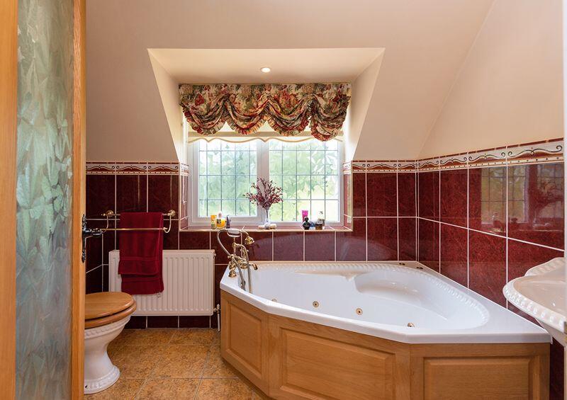master bedroom en-suite 
