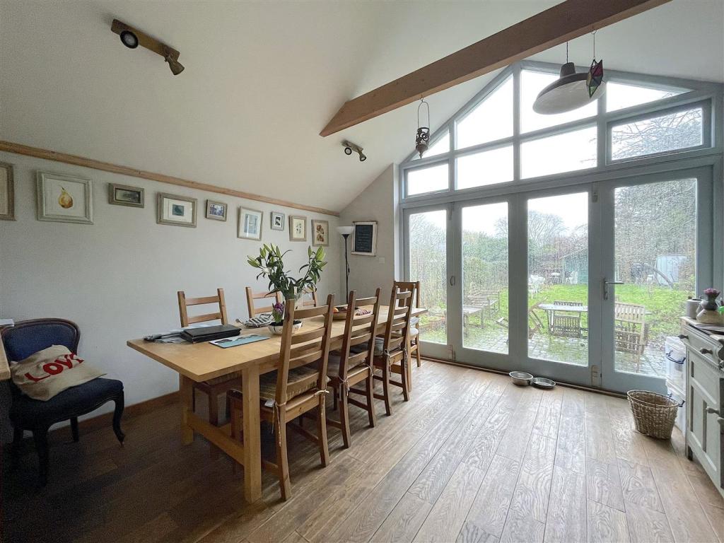 Kitchen:Dining Room (4).jpeg