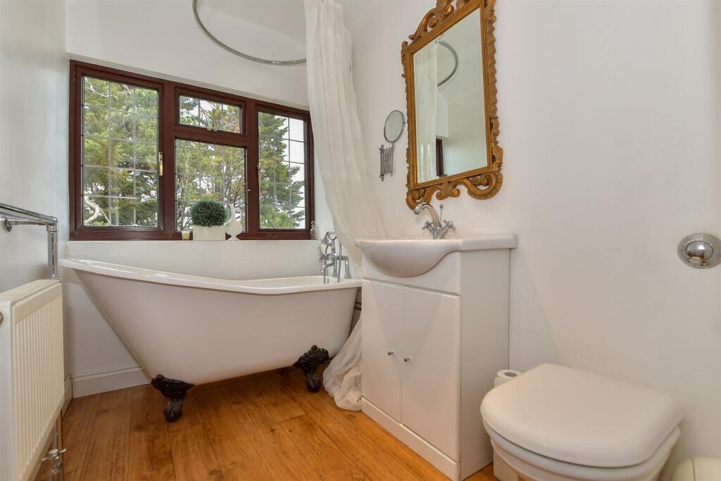 En-Suite Bathroom