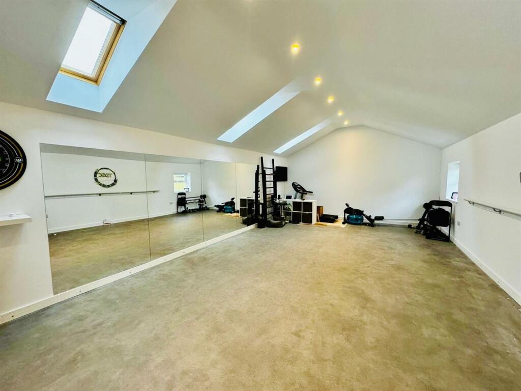 WhatsApp Image 2024-10-16 at 10.49.28 (27).jpeg