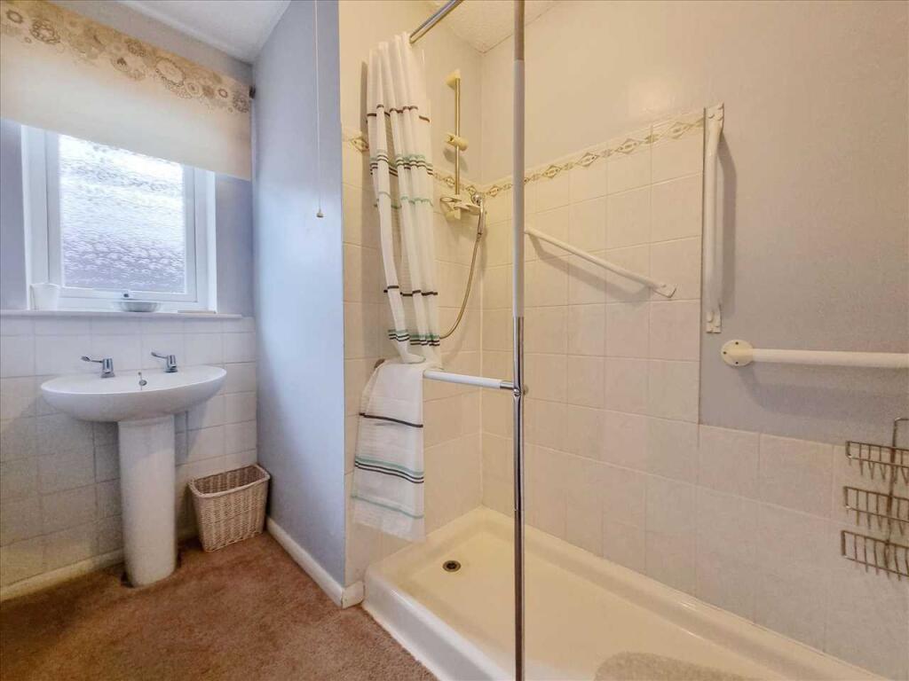 Shower Room: