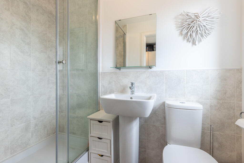 En-suite Shower R...