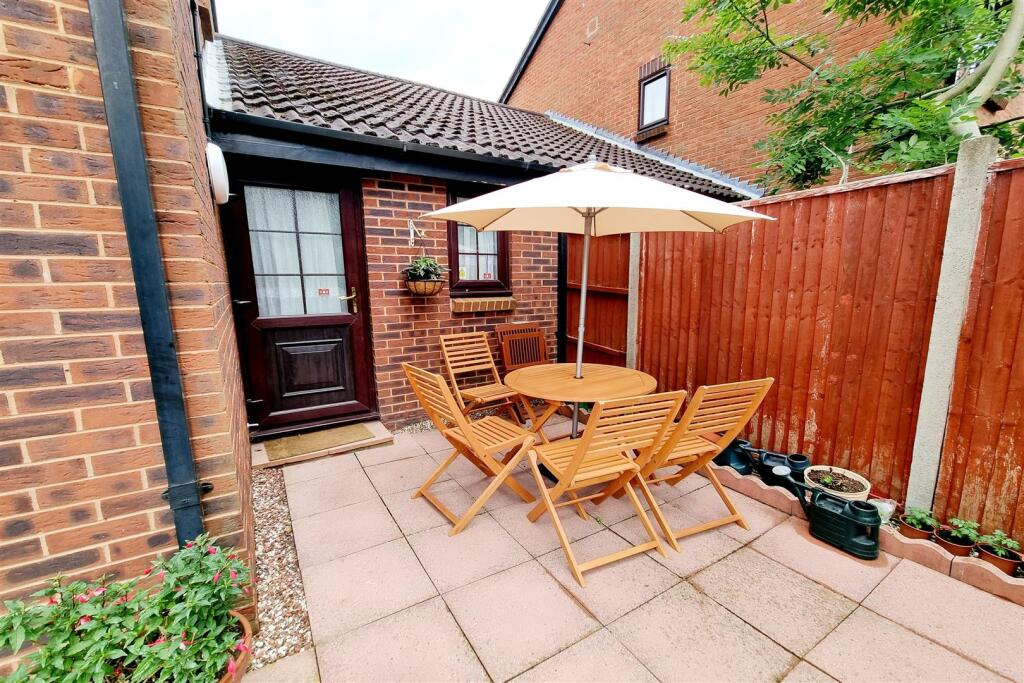 REAR &amp; PATIO AREA: