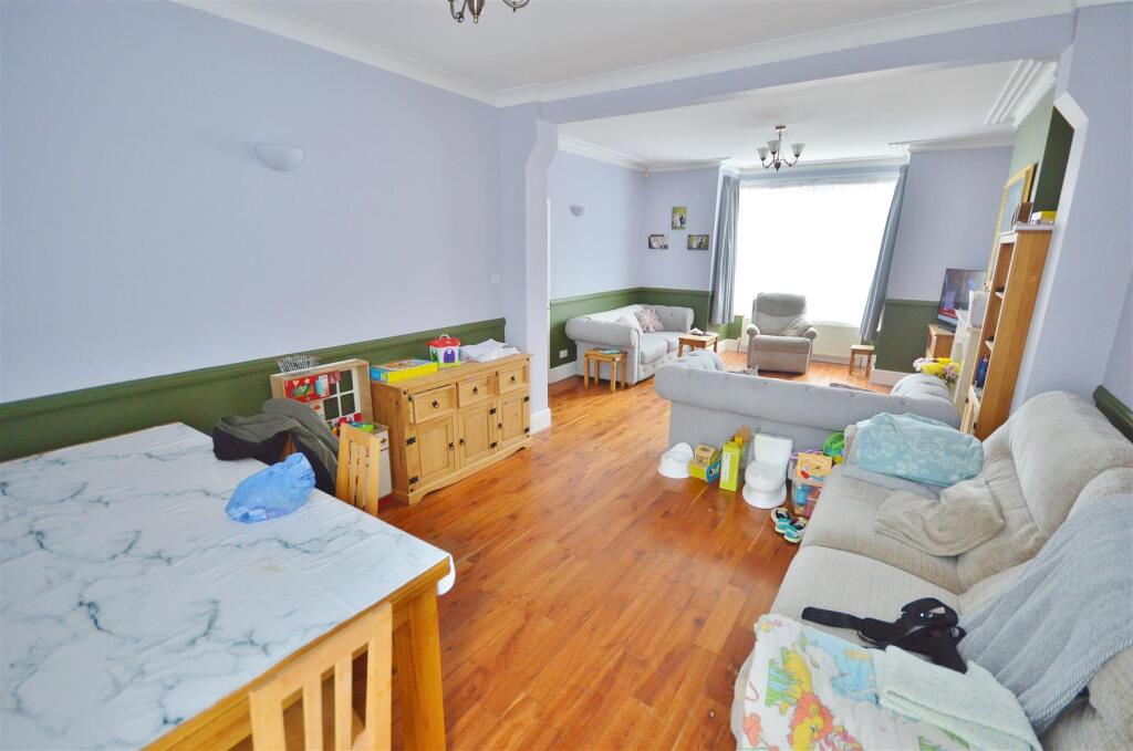 ALTERNATIVE VIEW OF LOUNGE/DINER