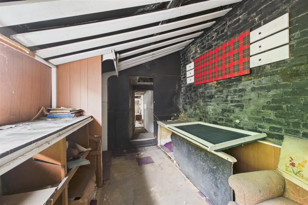 150, East Reach Taunton, Somerset, TA1 3HT | Holli