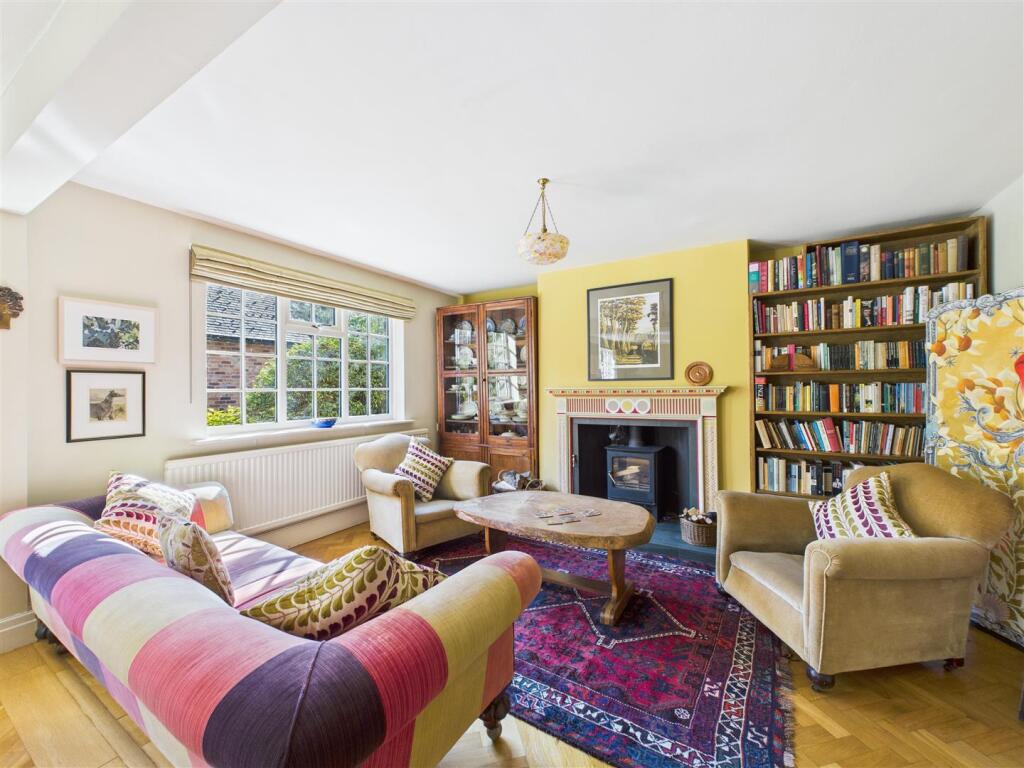 LOUNGE/ DINING ROOM