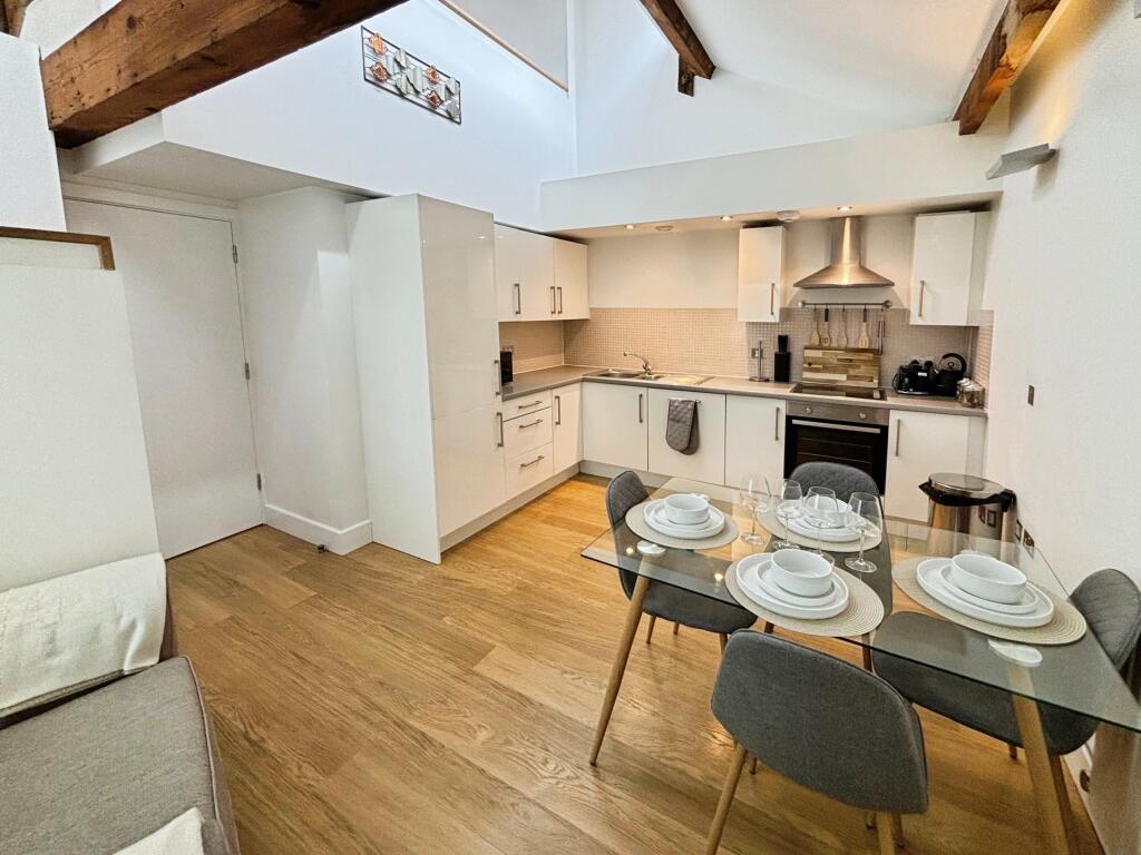 Kitchen/Dining Area