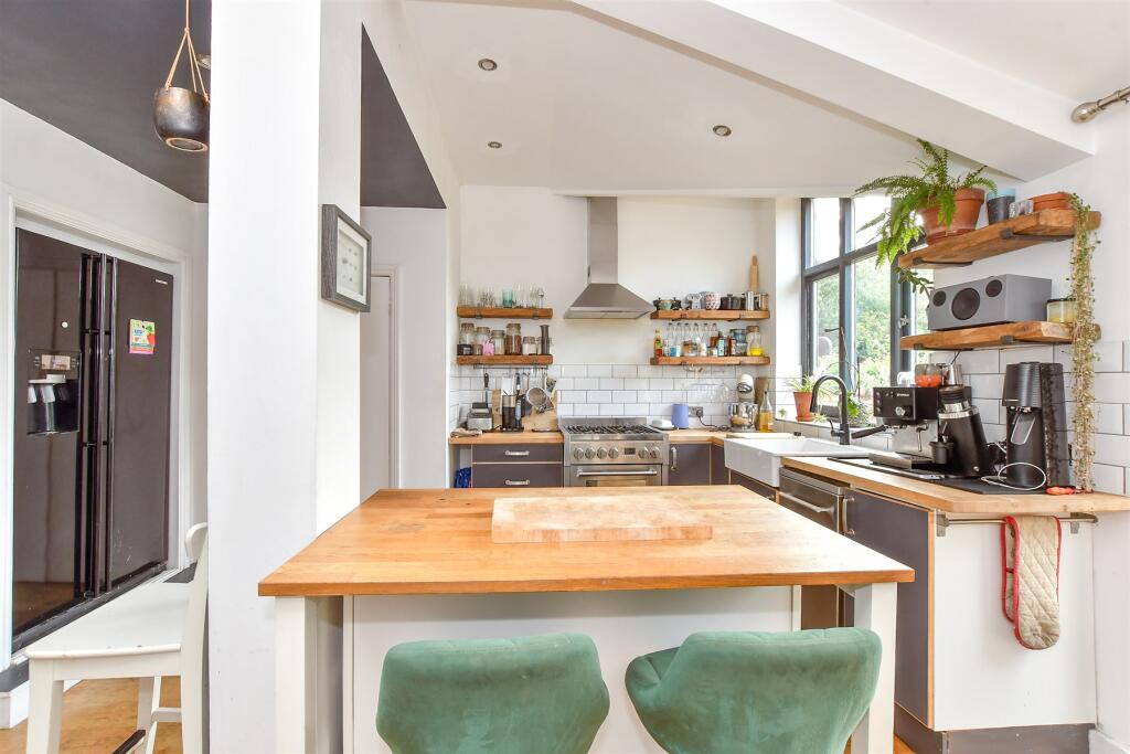 Kitchen/Breakfast Area