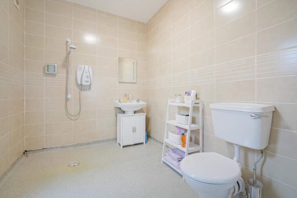 Bedroom 2 Ensuite Splash room