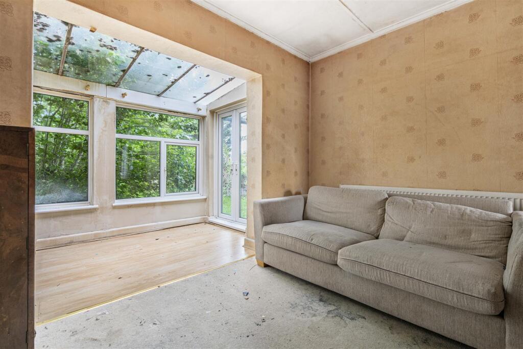 Parkfield Road Summer Room.JPG