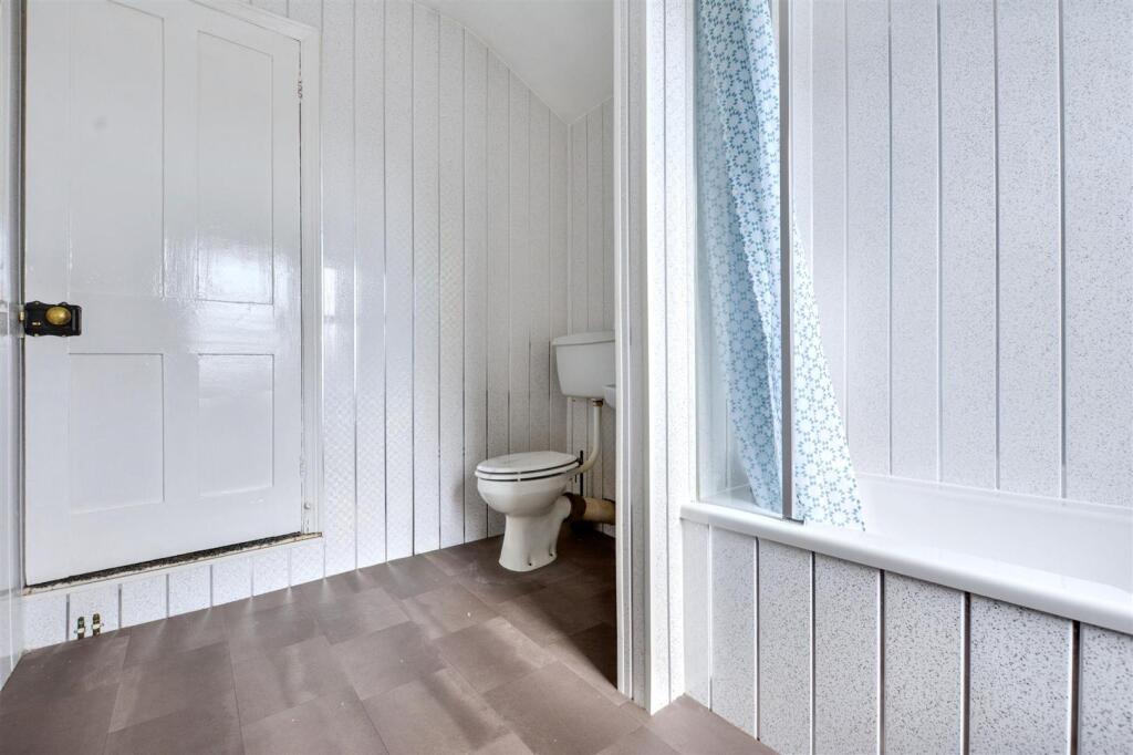 Bathroom_2.jpeg