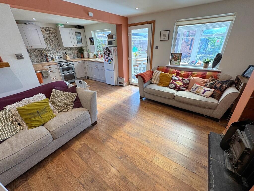 Lounge to Kitchen