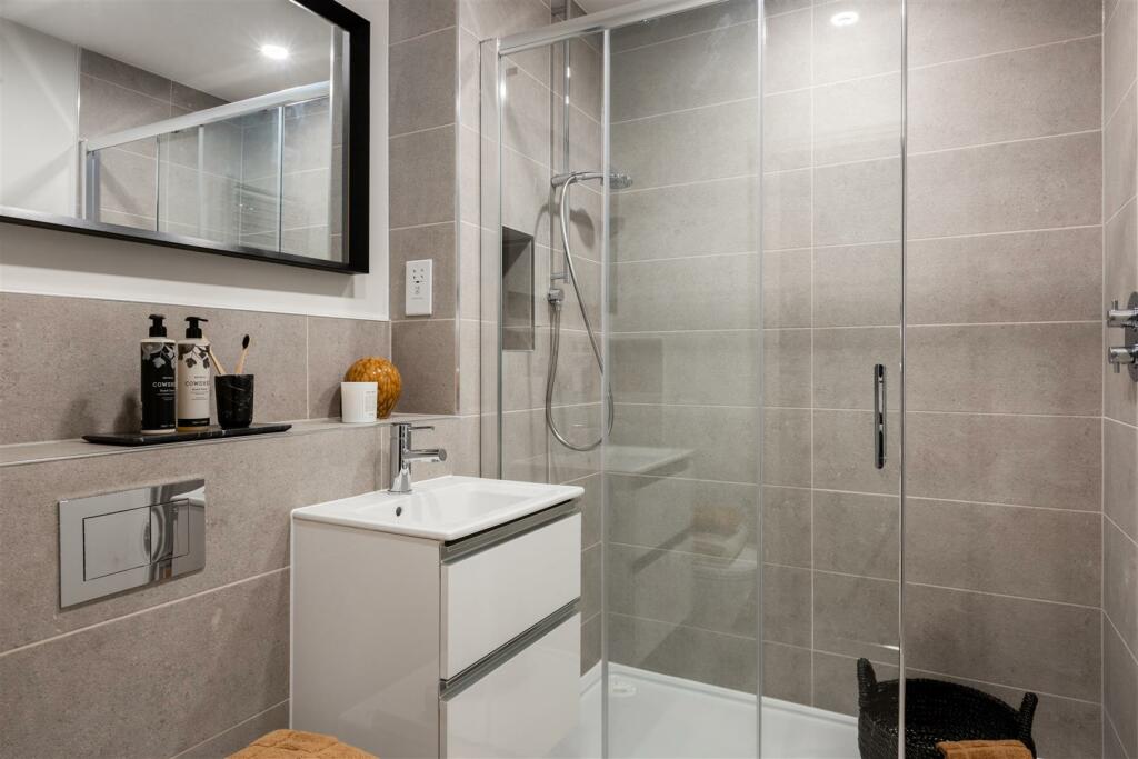 7 De Clare Court-19.jpg