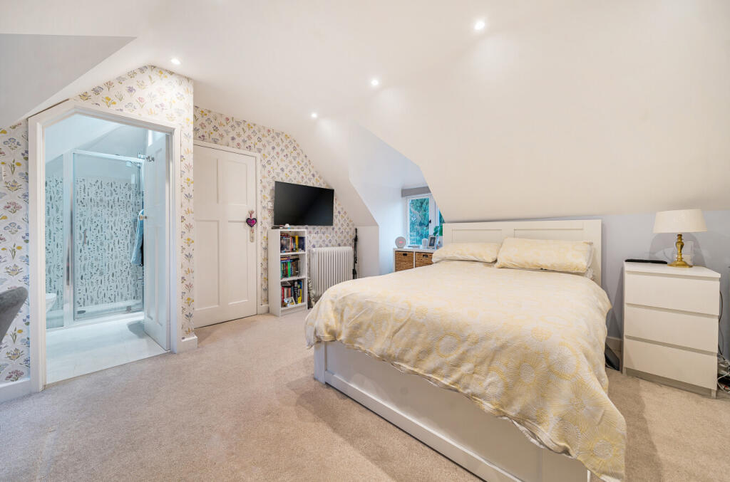 1386553-16-692db2...