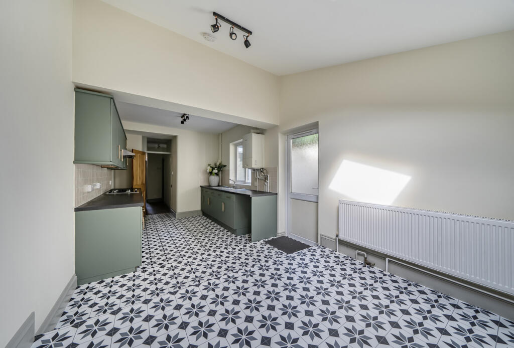 1356107-5-68c9843...