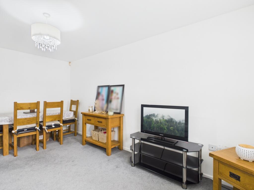 CAM03293G0-PR0249-STILL005