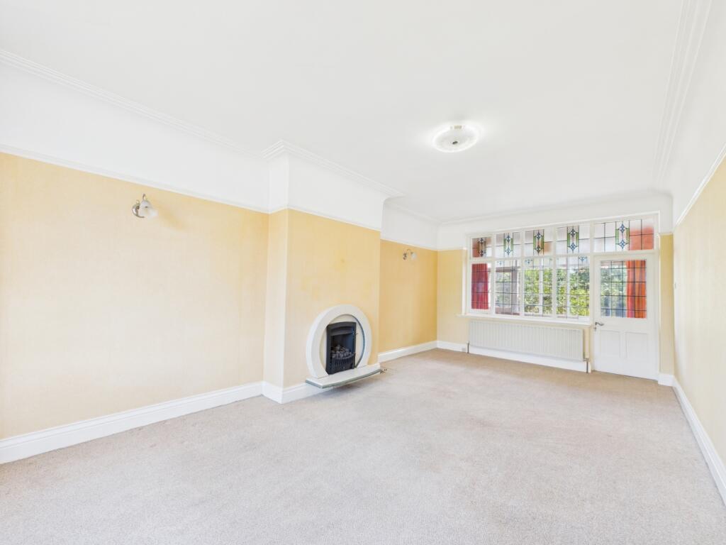 CAM02386G0-PR0142-STILL003