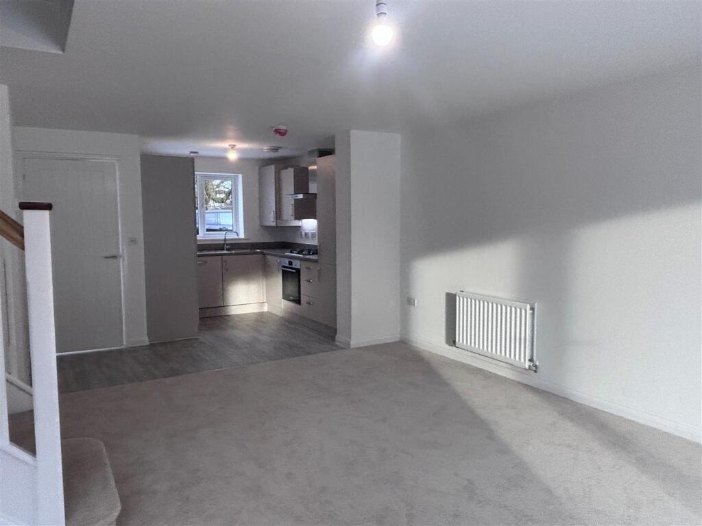 Girton Close - PIC 04.jpg