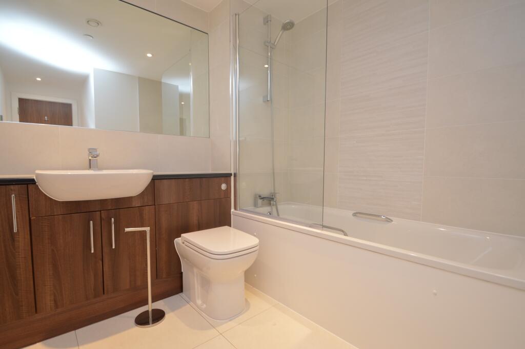 19 Zenith Bathroom.J