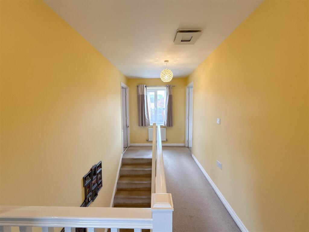 FIRST FLOOR LANDING