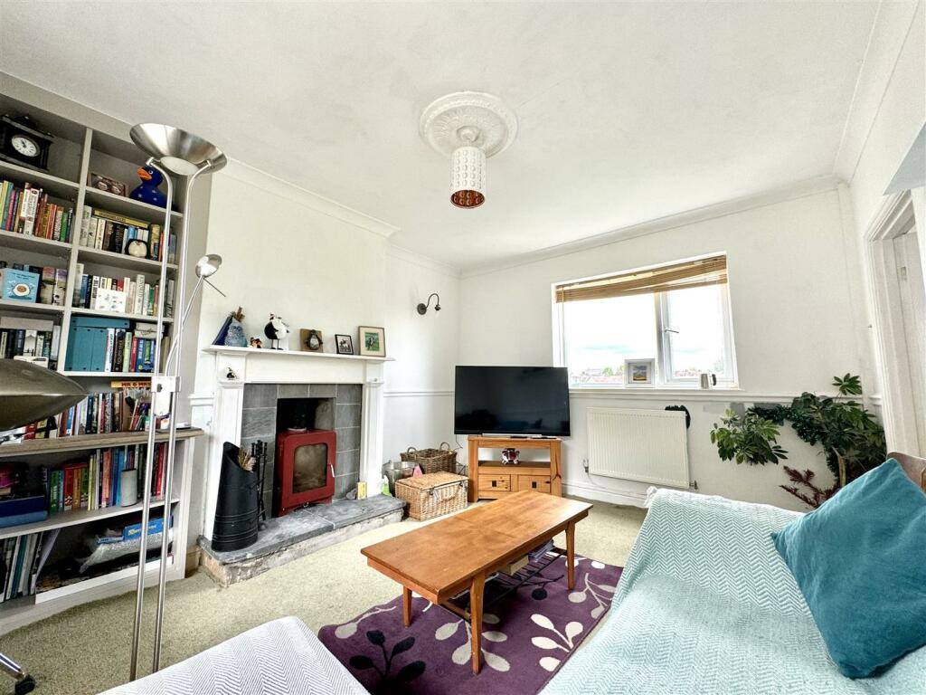 LOUNGE/BEDROOM 3