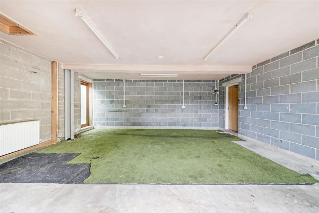DOUBLE GARAGE
