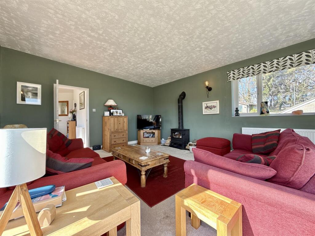 Lounge Towards Fire.JPG