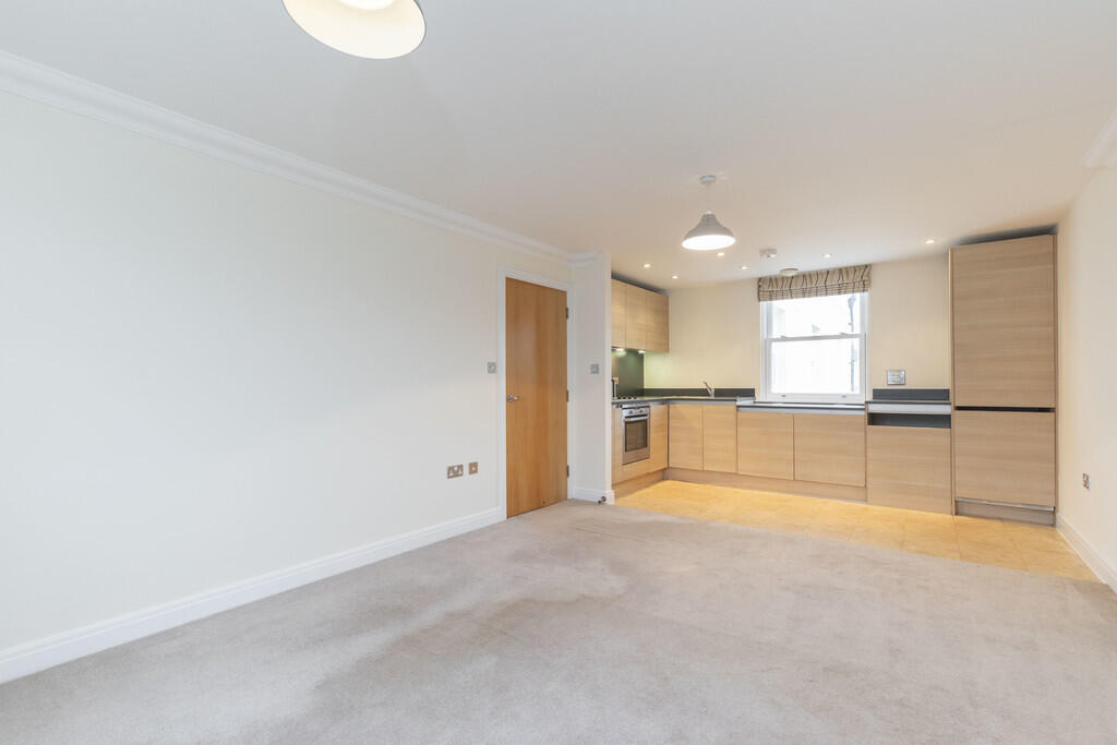 Flat 8, Regency S...