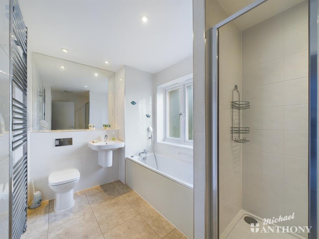 CAM03218G0-PR0464-STILL013